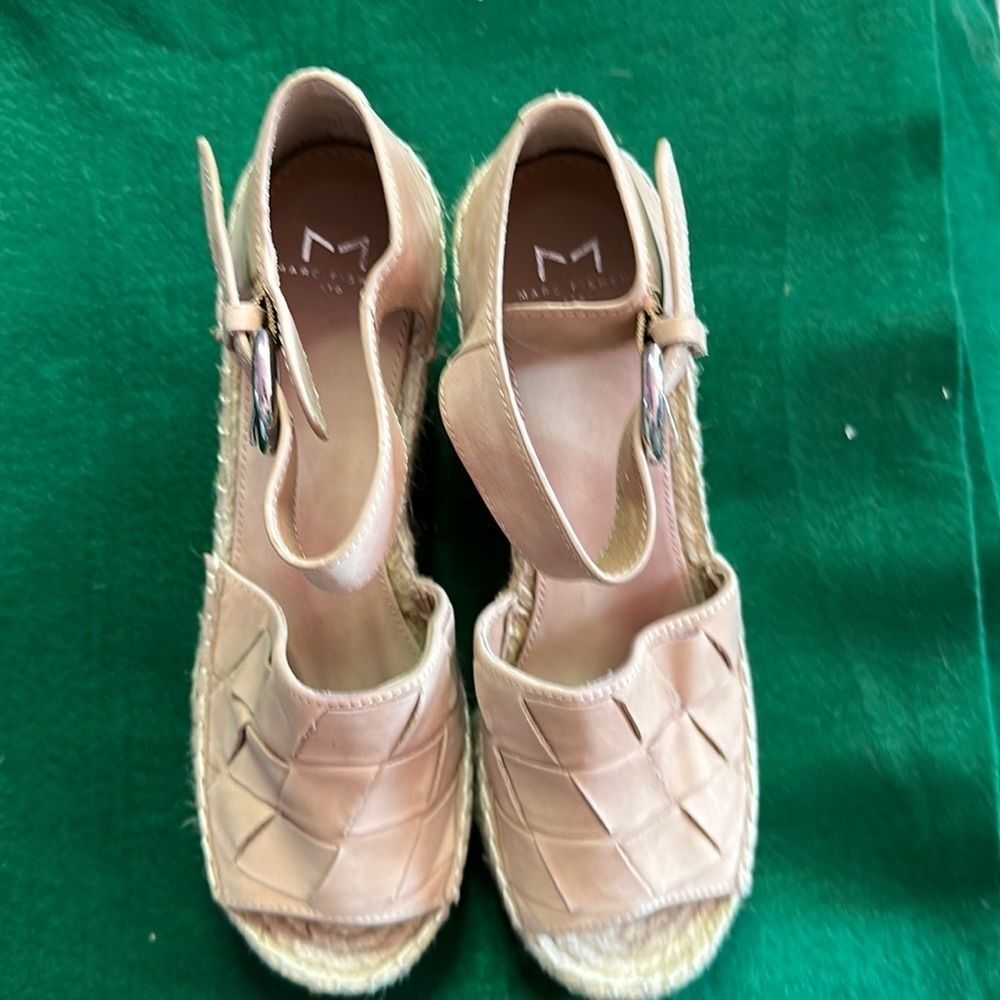 Marc Fisher Beige Leather Wedge Sandals Size 9.5 Women's Comfortable Summer